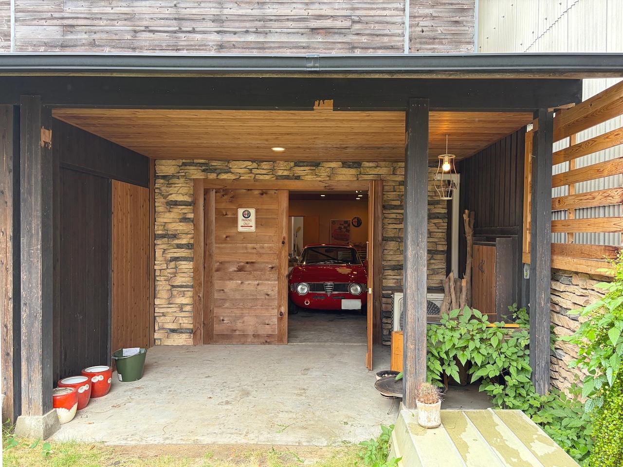 福岡県糸島市前原西の売買物件/ガレージ外から。車のサイズによっては搬入できません。