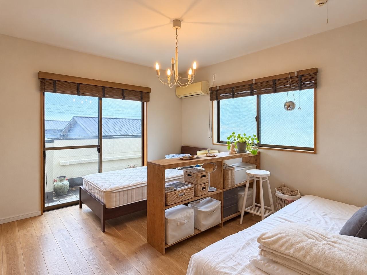 福岡県糸島市前原西の売買物件/洋室3。広め洋室。窓の外には単独のバルコニー。
