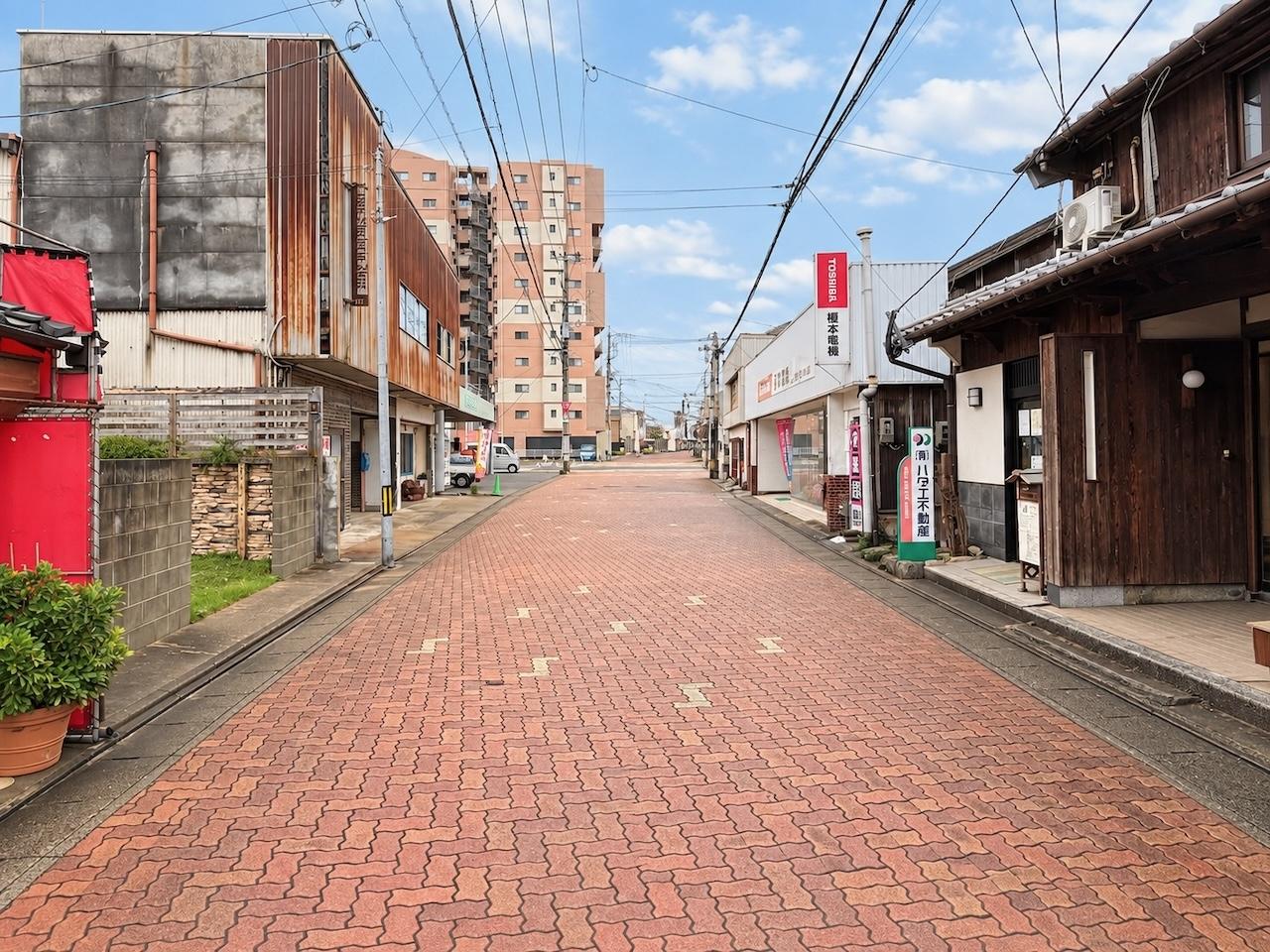 福岡県糸島市前原西の売買物件/駅から徒歩7分の唐津街道沿いです。