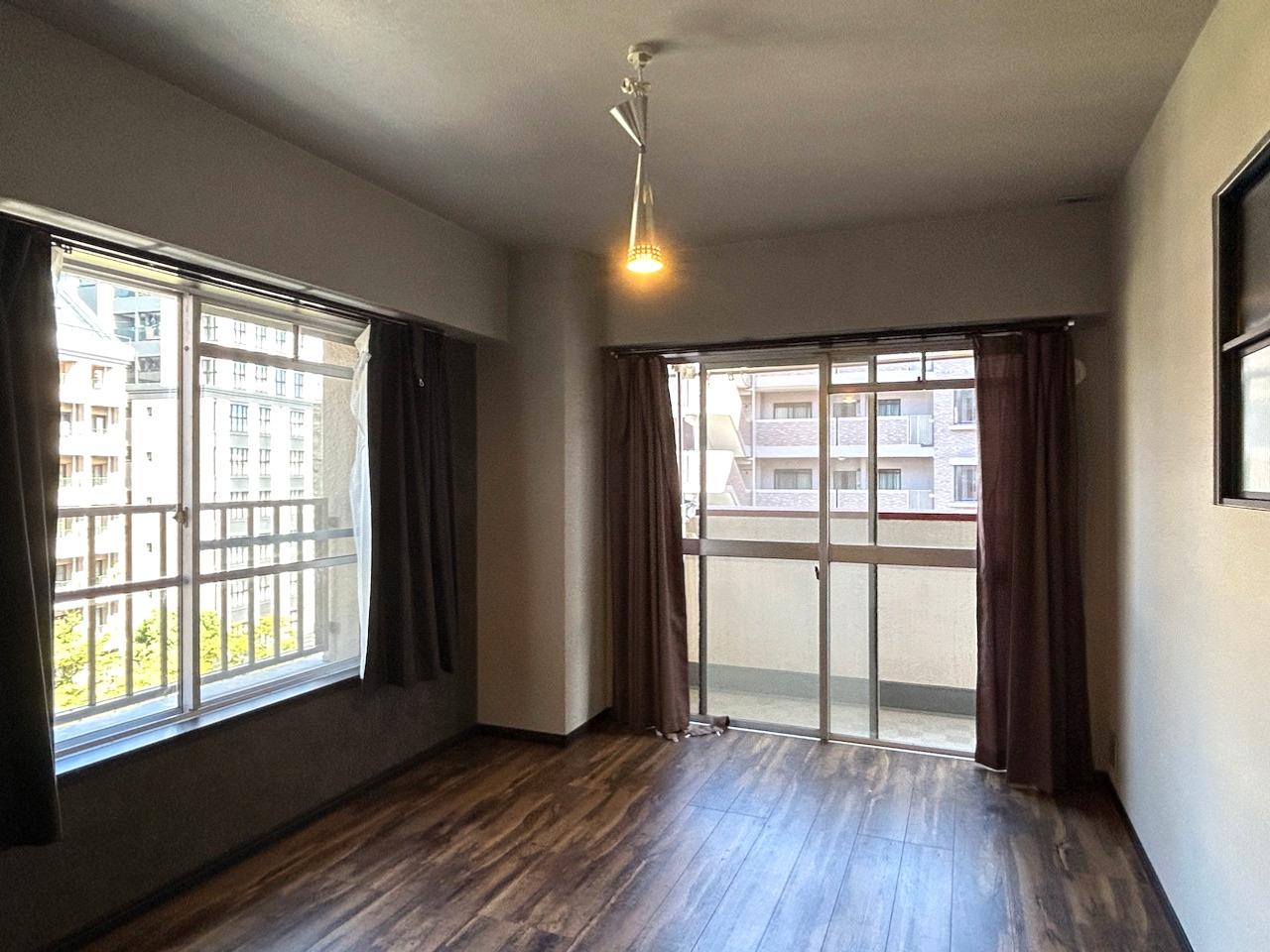福岡市中央区赤坂の賃貸物件/窓が多く、明るく開放感のあるお部屋です。
