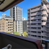 福岡市中央区赤坂の賃貸物件/バルコニー側からの景色。正面はマンションです。