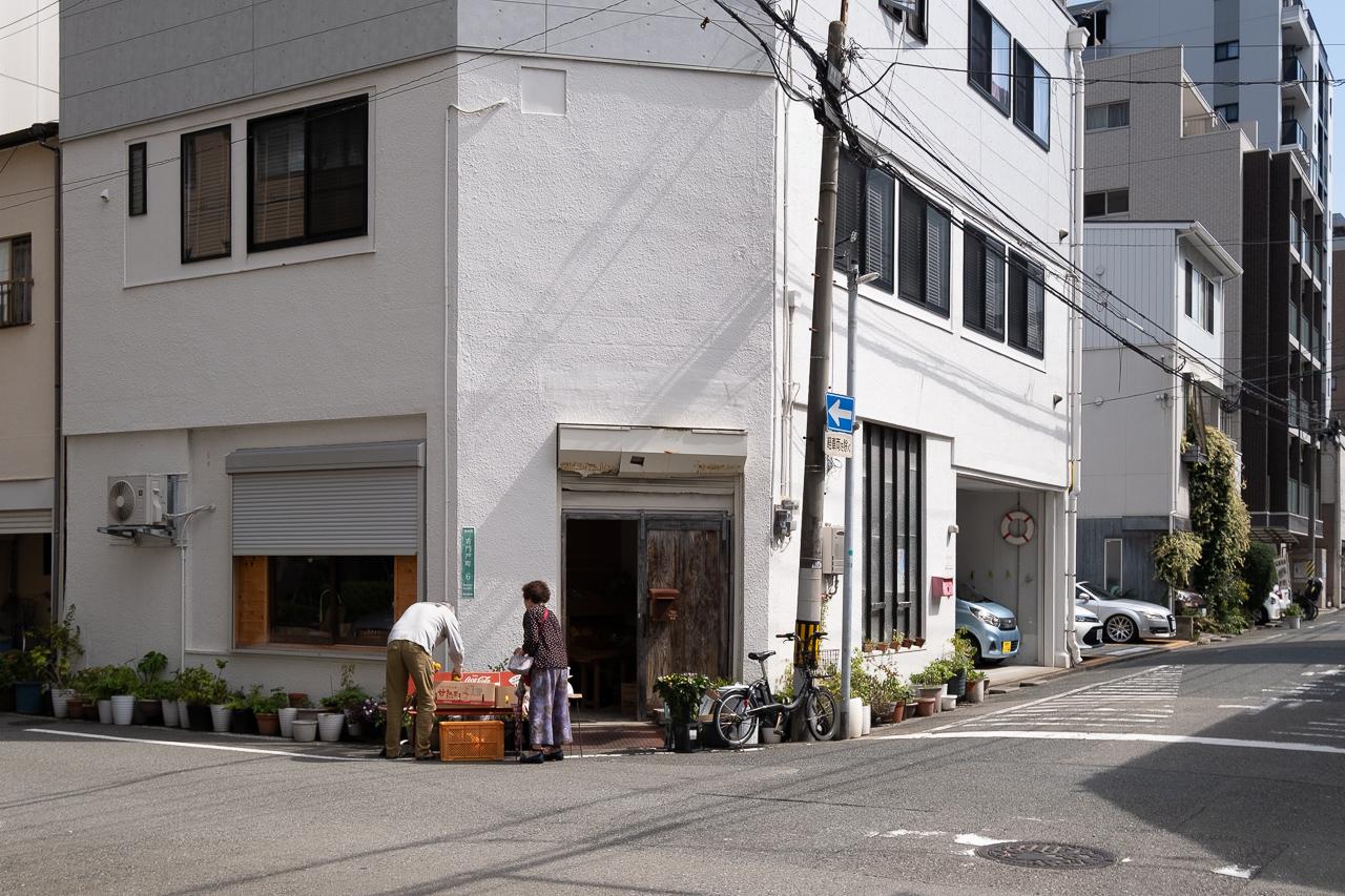 福岡市博多区古門戸町 の賃貸物件/近所の果物屋さん。店先までかわいい。