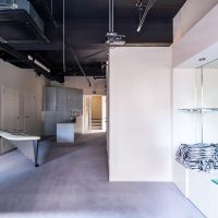 福岡市中央区赤坂の賃貸物件/右手には鏡張りの飾り棚。
