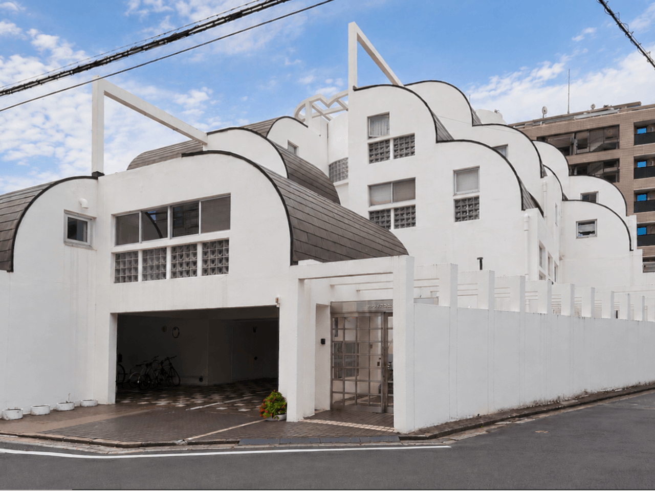 福岡市中央区大濠の賃貸物件/モコモコとアールの屋根が特徴的。