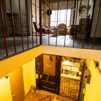 福岡市中央区清川の賃貸物件/階段から見た1階、2階の様子。