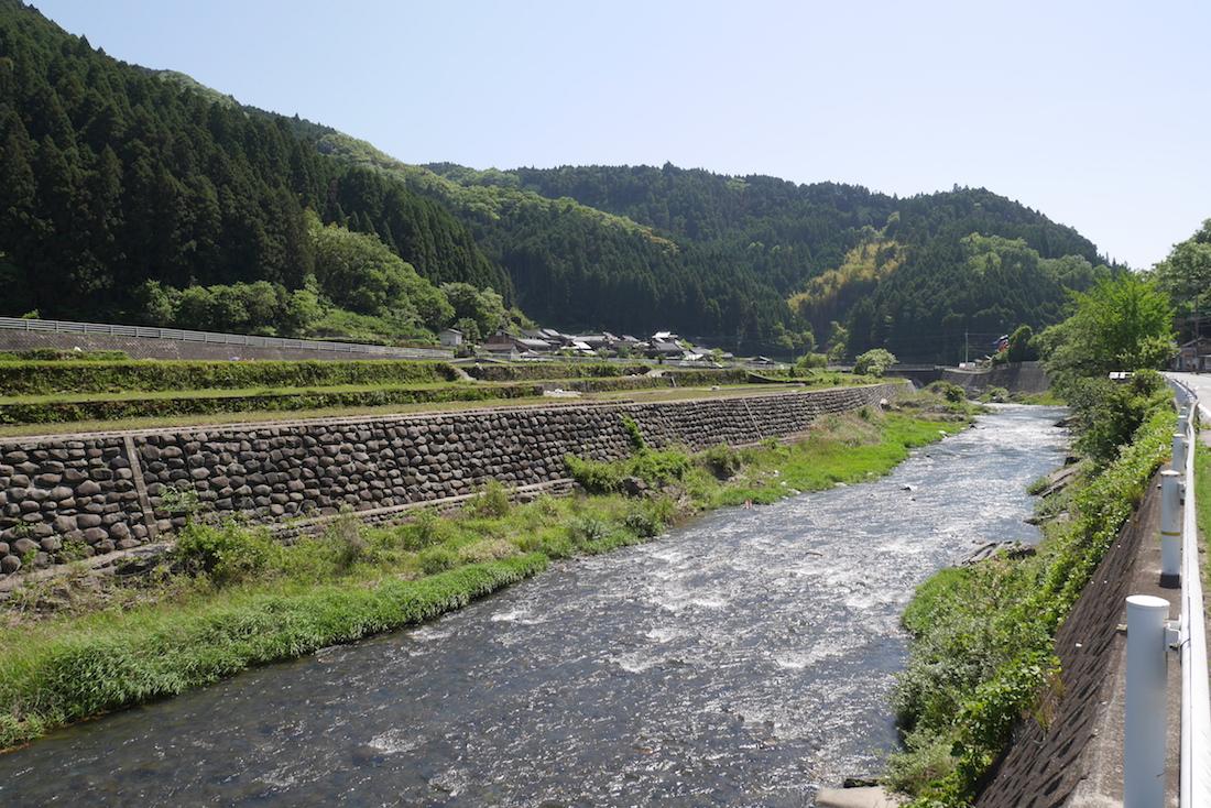 福岡県八女市上陽町久木原の賃貸物件/物件の目の前を流れる清流星野川。鮎釣りにホタルも有名な環境です。