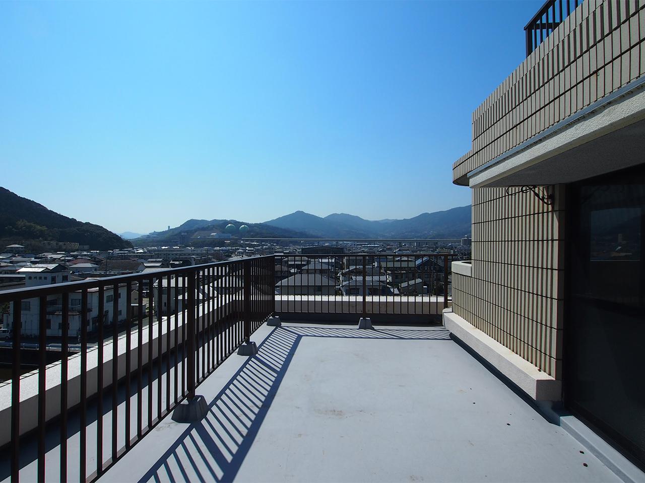 福岡市西区今宿駅前の賃貸物件/海の反対側はハイキングも楽しめる叶岳と高祖山。