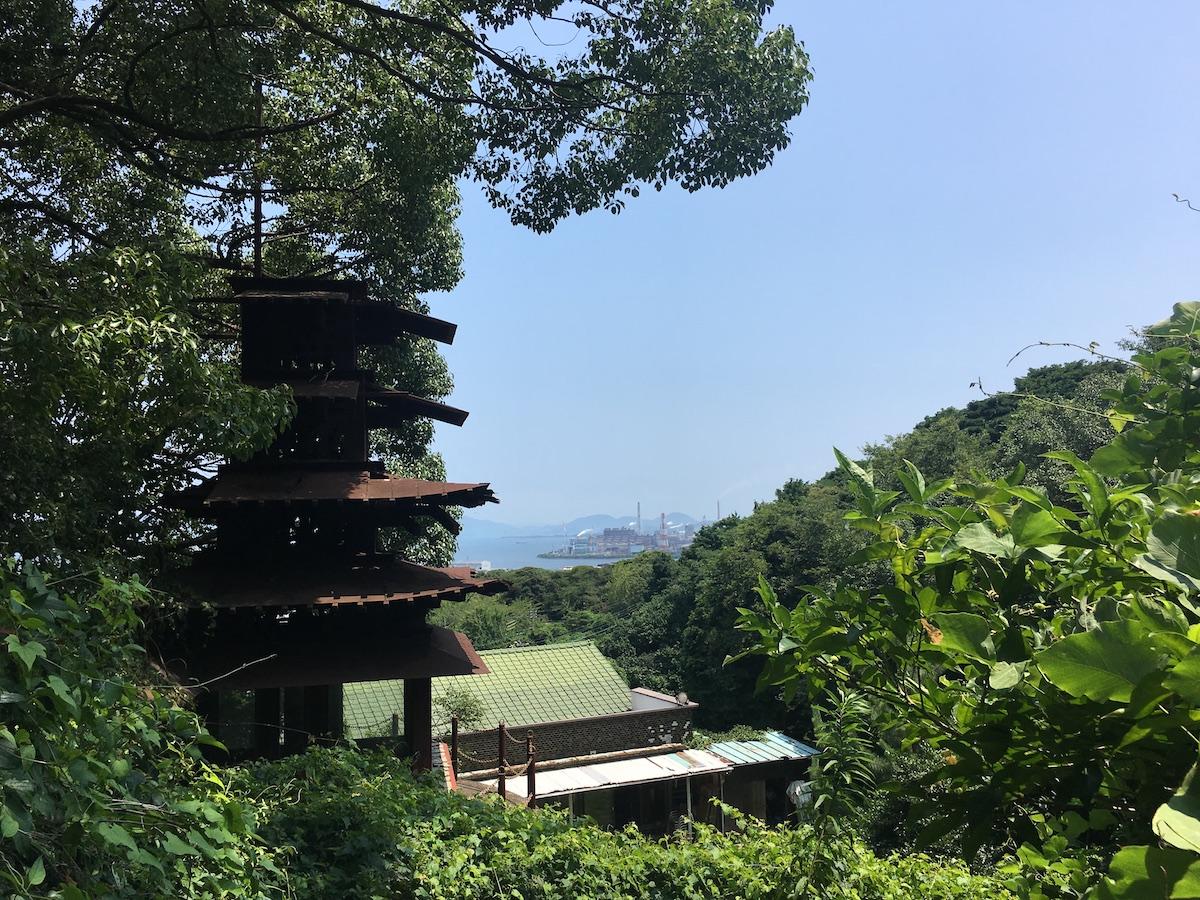 北九州市若松区山ノ堂町の賃貸物件/何故か塔。（ここも入居募集中）