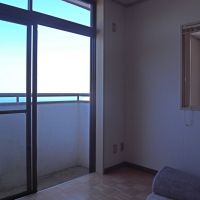 糸島市志摩野北の売買物件/2階洋室。吹抜け部分からの採光もあって光も風も十分。