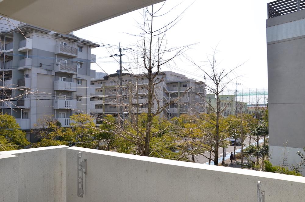 福岡市東区香椎浜の売買物件/窓先は長閑な住宅街の風景