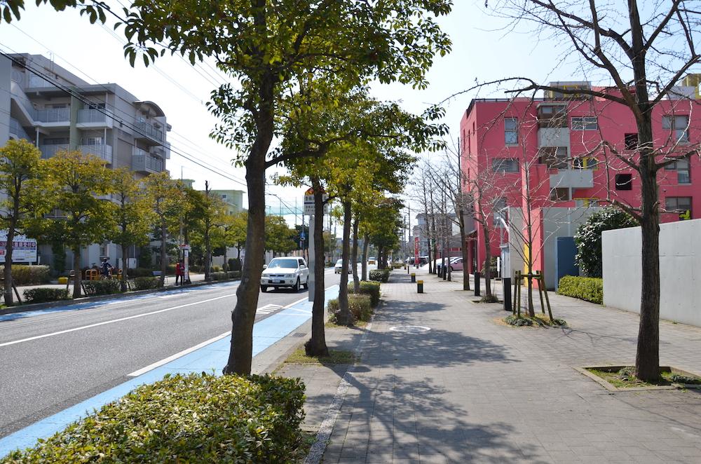 福岡市東区香椎浜の売買物件/広めの歩道に街路樹、ほっこりする住宅街
