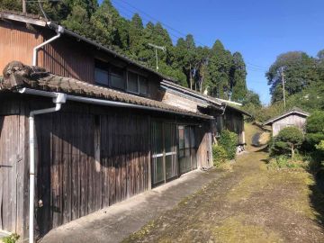 日置市伊集院町の売買物件/山間の二軒長屋