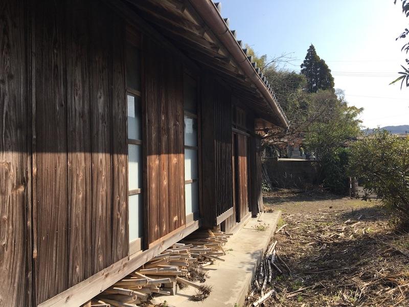 霧島市国分上井の売買物件/あくまでも土地のご紹介ですが、やっぱりこの雨戸と窓いいですよね〜。