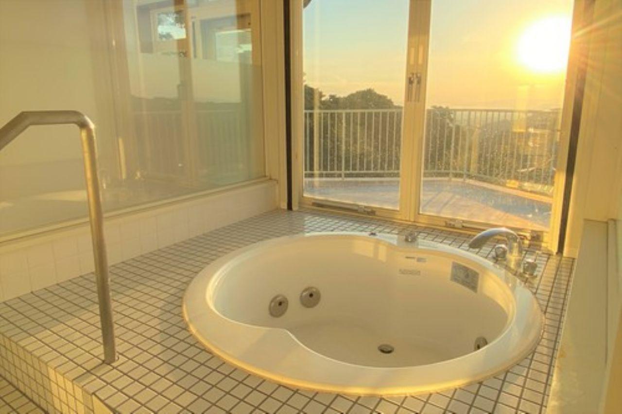 鹿児島県霧島市霧島田口の売買物件/夕陽を見ながらの入浴も贅沢