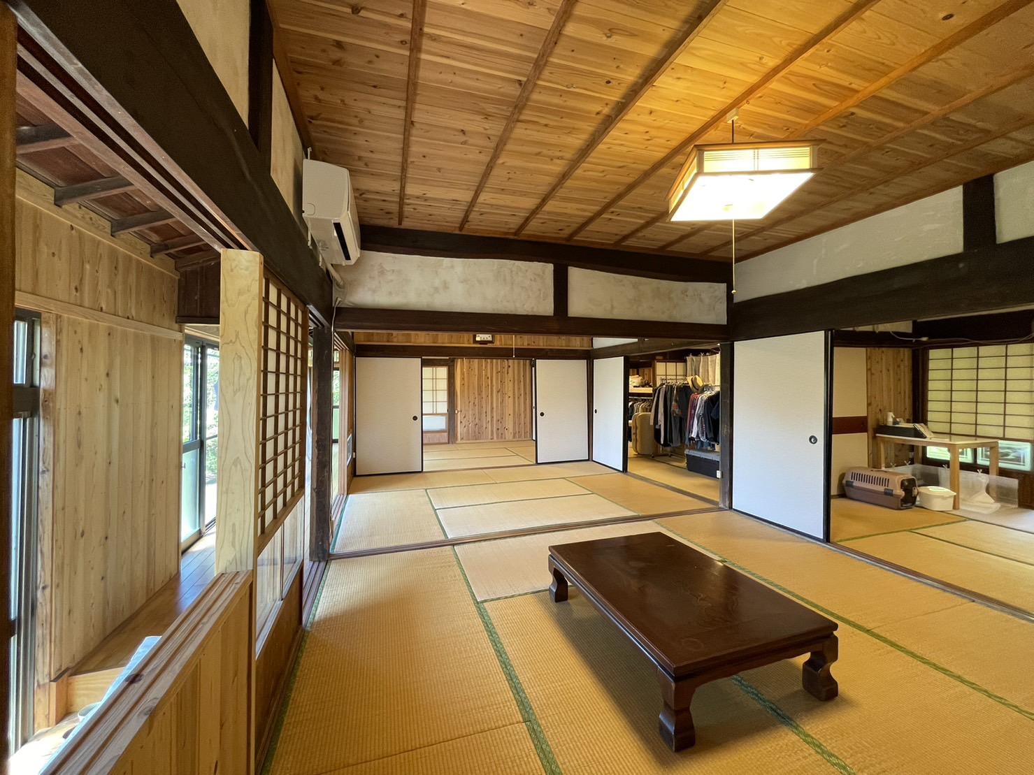 日置市日吉町日置の売買物件/光も入って明るい室内