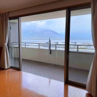 鹿児島県鹿児島市堀江町の賃貸物件/桜島を望み、海を見晴らすリビングからの眺望。