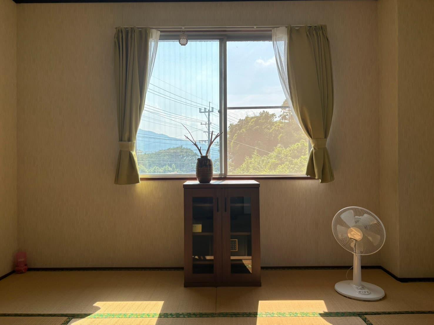 鹿児島県肝属郡肝付町の売買物件/二階、和室。元洋室で畳を外せばフローリングが出てきます。