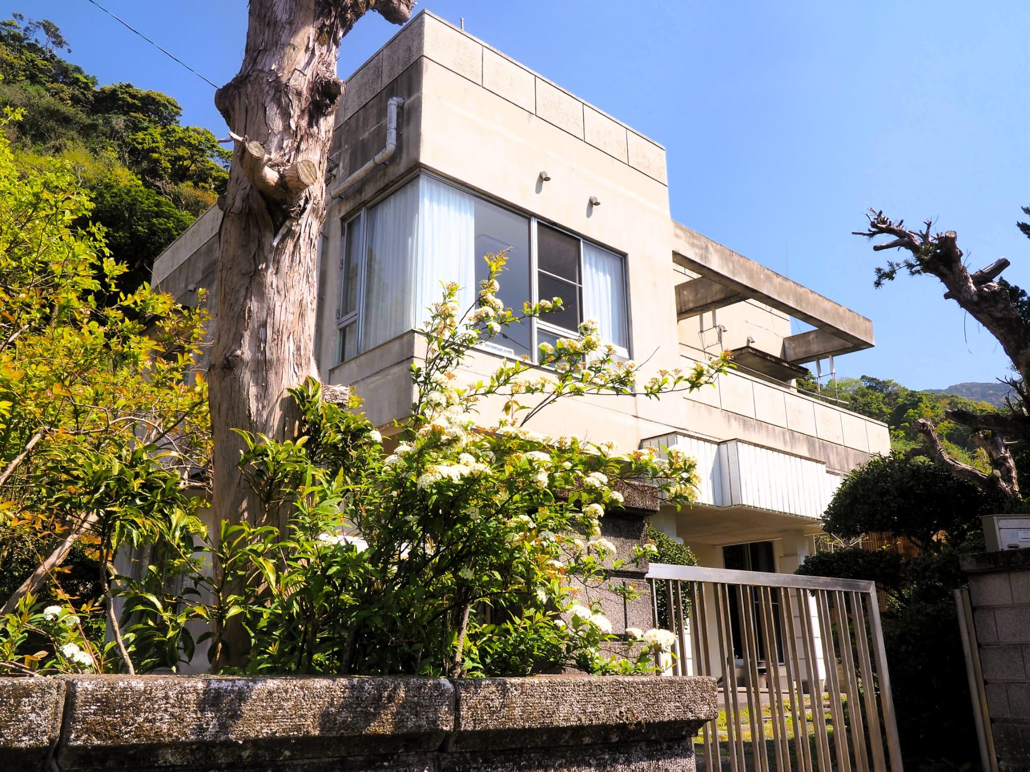鹿児島県肝属郡肝付町の売買物件/建物外観。目を引かれるコーナー窓。