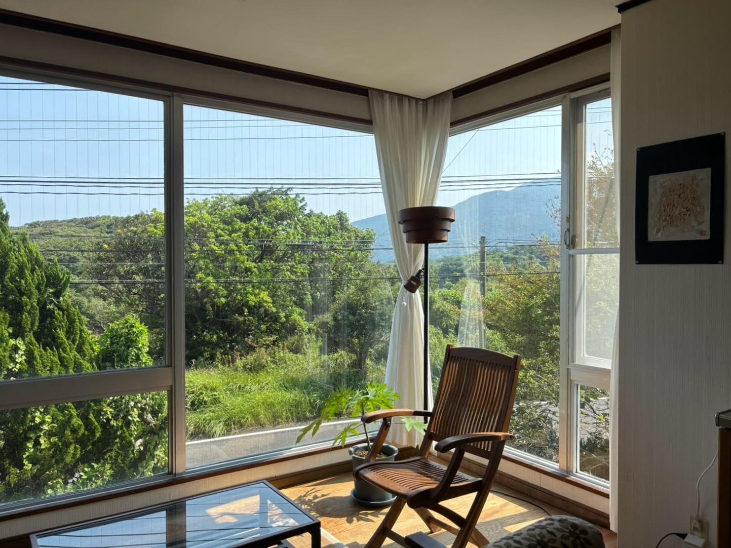 鹿児島県肝属郡肝付町の売買物件/大きなコーナー窓から光が差しこみます。