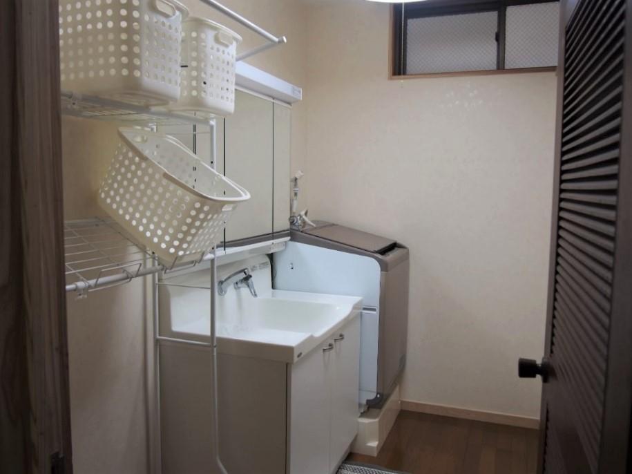 鹿児島市下荒田の賃貸物件/共用のシャワー付独立洗面台・洗濯乾燥機が2ヶ所にある。