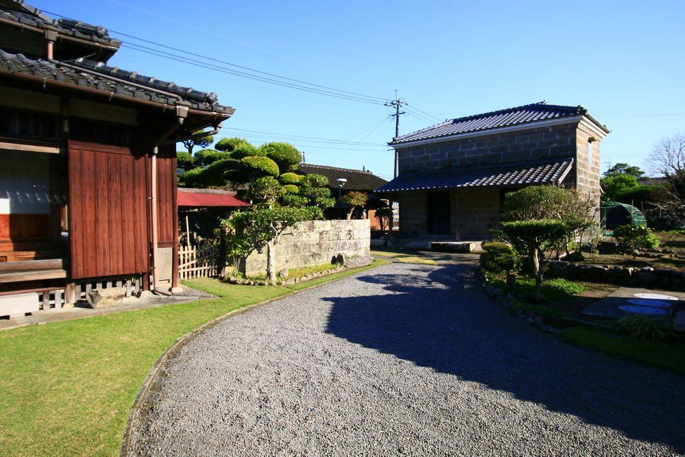 薩摩川内市入来町の売買物件/玄関までのアプローチ