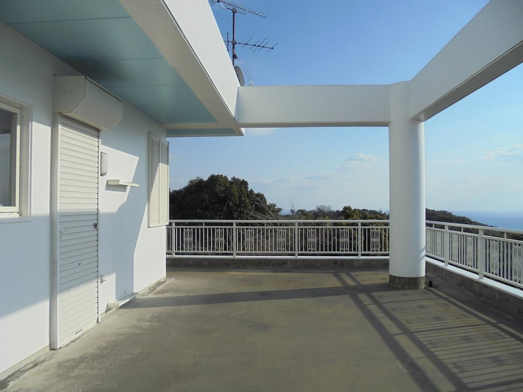 鹿児島市吉野町の売買物件/2階テラスがとにかく広い。心地の良い太陽と爽やかな風を思いっきり感じられる。