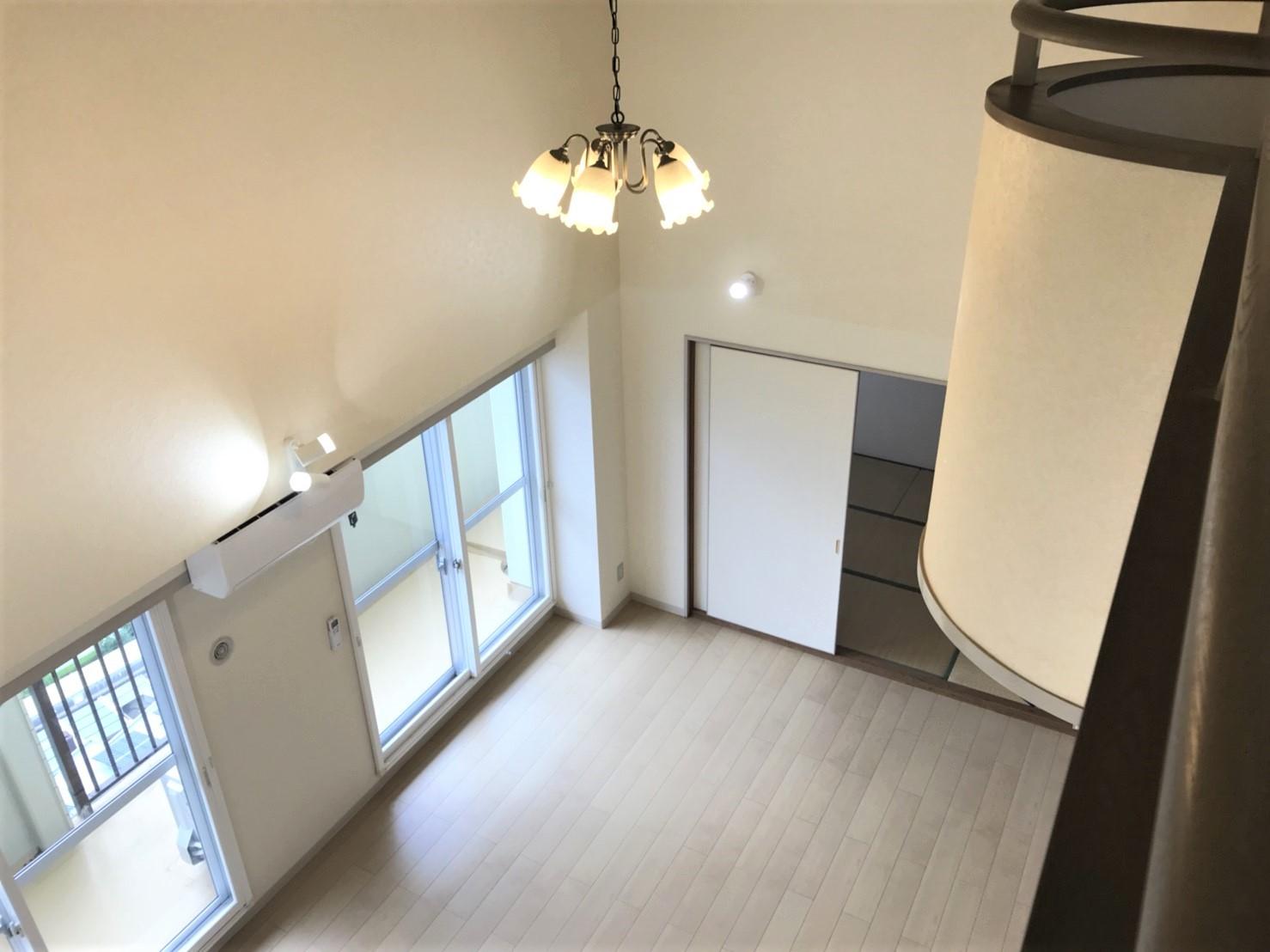 鹿児島市下荒田の賃貸物件/吹き抜けのリビング