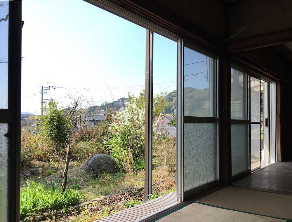 鹿児島県日置市の売買物件/南側の窓からは庭と空が飛び込んできます