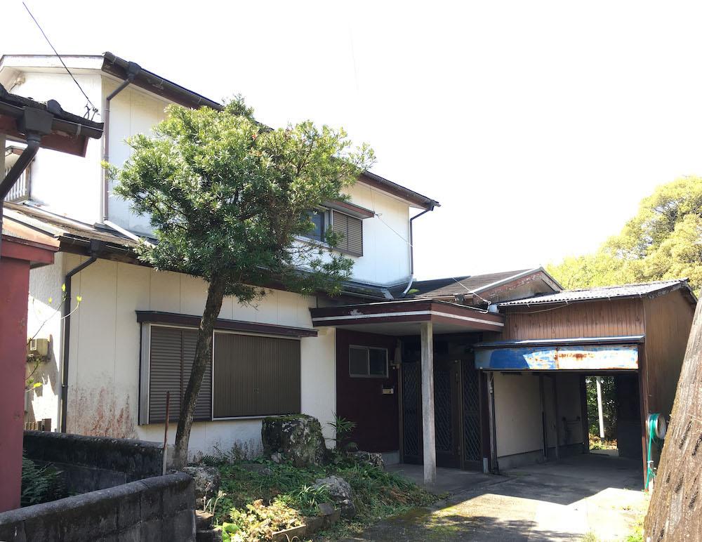 鹿児島県日置市の売買物件/車庫付きの２階建て