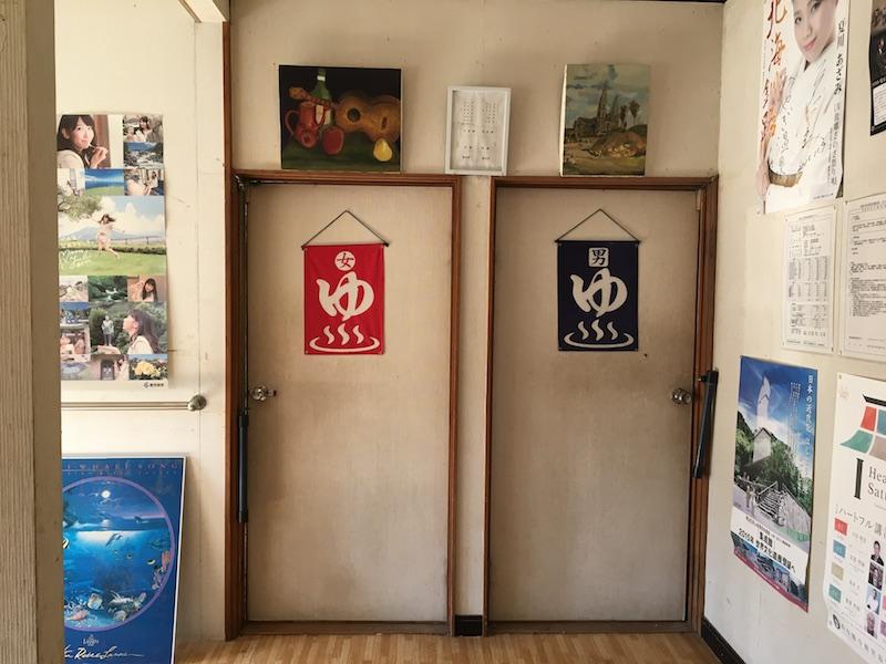 鹿児島市本名町の売買物件/入口は意外と普通です。