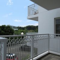 逗子市小坪六丁目の賃貸物件/バルコニーも奥行があってゆったり
