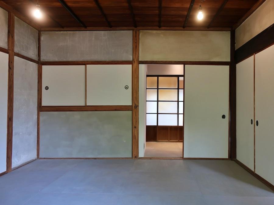 鎌倉市坂ノ下の賃貸物件/柱や建具に洗いをかけて引き立て、床壁は控え目に仕上げた