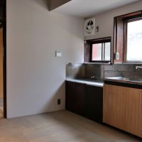 鎌倉市坂ノ下の賃貸物件/台所｜地味な作業の連続で味わいを残した空間に