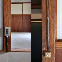 鎌倉市坂ノ下の賃貸物件/こちらも竹を使った電気配線のモール｜襖も継ぐイメージで補修