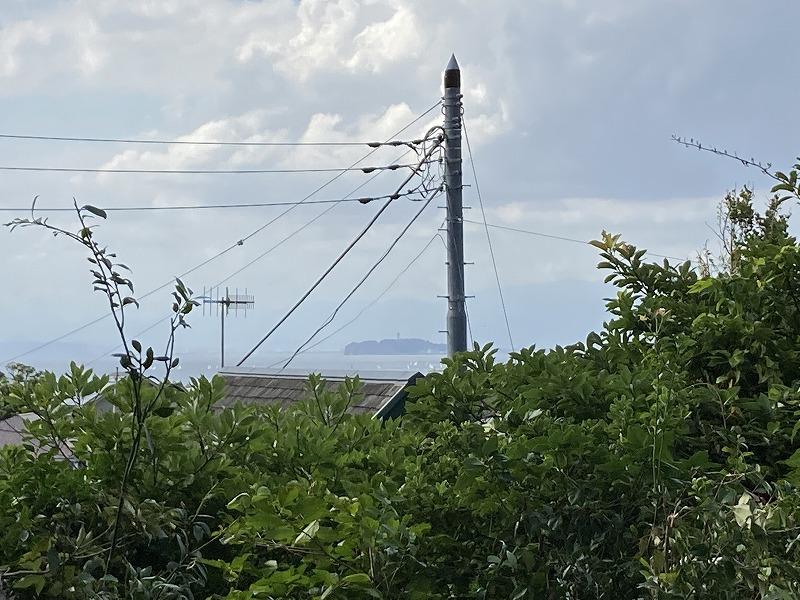 葉山町下山口の売買物件/敷地からの眺望｜うっすらと江の島が望めます