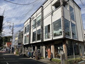 鎌倉市扇ガ谷一丁目の賃貸物件/窓には華を（３階）