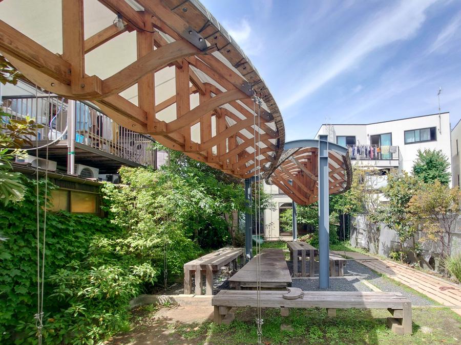 鎌倉市御成町の賃貸物件/2艇のカヤックが空へ漕ぎ出していくようです。
