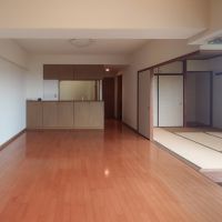 逗子市小坪七丁目の売買物件/リビング17.2帖、和室6帖