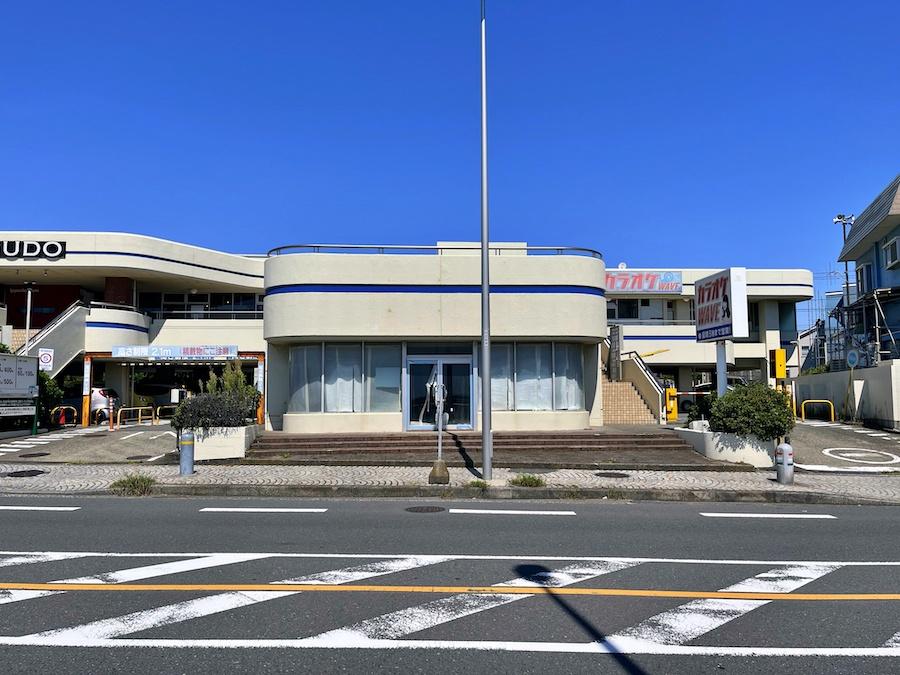 鎌倉市腰越三丁目の賃貸物件/シンプルだけど、なにか仕掛けられそうな気がする外観