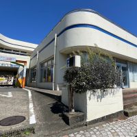 鎌倉市腰越三丁目の賃貸物件/ブルーラインが波を打っているように見えてくる