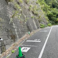 鎌倉市極楽寺の売買物件/山の下に３台分の駐車スペースを所有しています