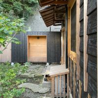 鎌倉市極楽寺の売買物件/外壁は本物の焼杉を使用