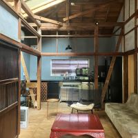 鎌倉市扇ガ谷四丁目の賃貸物件/リビングダイニング｜鴨居や欄間がそのままになっていて無骨な印象