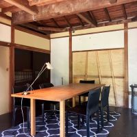 鎌倉市扇ガ谷四丁目の賃貸物件/玄関前の部屋｜正面のベニヤ部分は掃き出し窓でした。隣家に近いこともあって今は塞いでいます