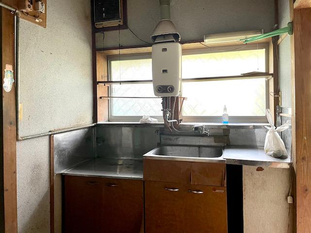 鎌倉市材木座二丁目の売買物件/キッチンも作業場っぽくリフォームしたい