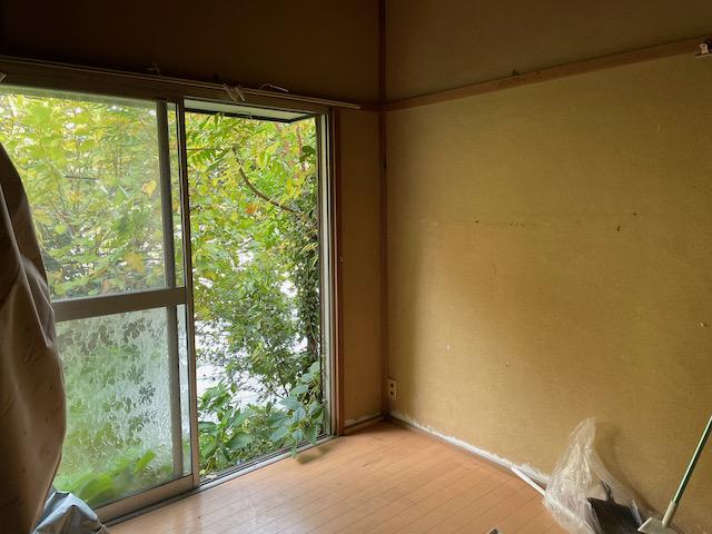 鎌倉市材木座二丁目の売買物件/掃き出し窓からも緑が