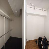 茅ヶ崎市柳島海岸の売買物件/左：W/C｜右：リビングと続きのスペース