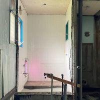 鎌倉市梶原五丁目の賃貸物件/工事中｜風呂は白いタイル貼でした。