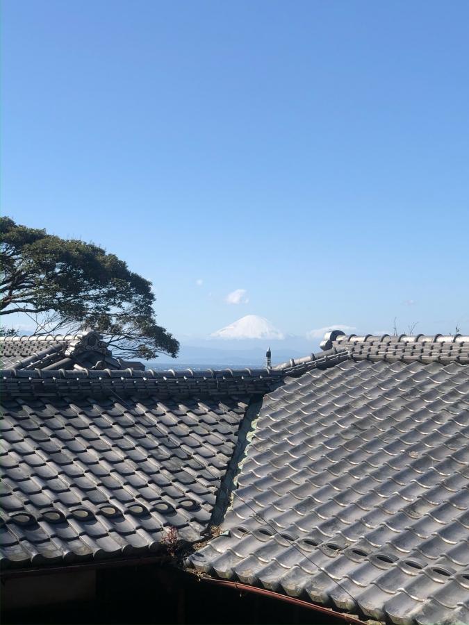 葉山町下山口の売買物件/富士山と母屋（写真はオーナー提供）