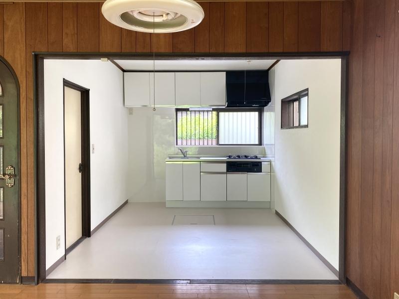 鎌倉市十二所の賃貸物件/DK│キッチンの窓からは気持ちの良い風が抜けていきます